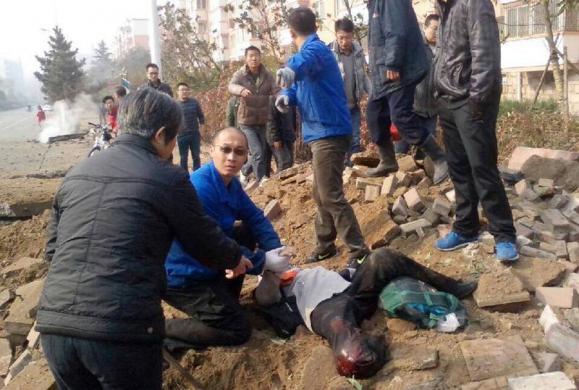 Nhiều người chết trong vụ nổ đường ống dẫn dầu kinh hoàng ở Trung Quốc