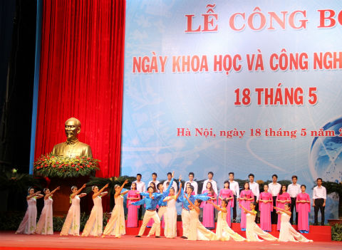 Văn nghệ chào mừng Lễ công bố Ngày KH&CN Việt Nam.