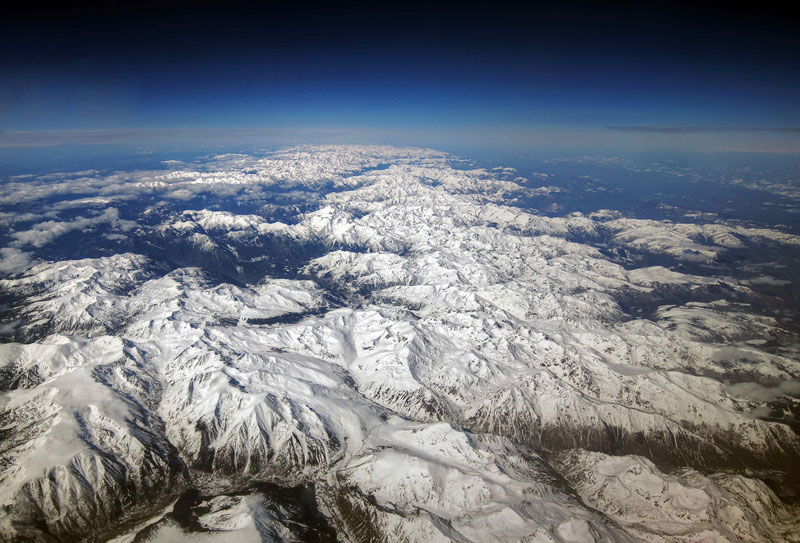 Pyrenees, dãy núi tuyết giữa 2 nước Anh và Tây Ban Nha.