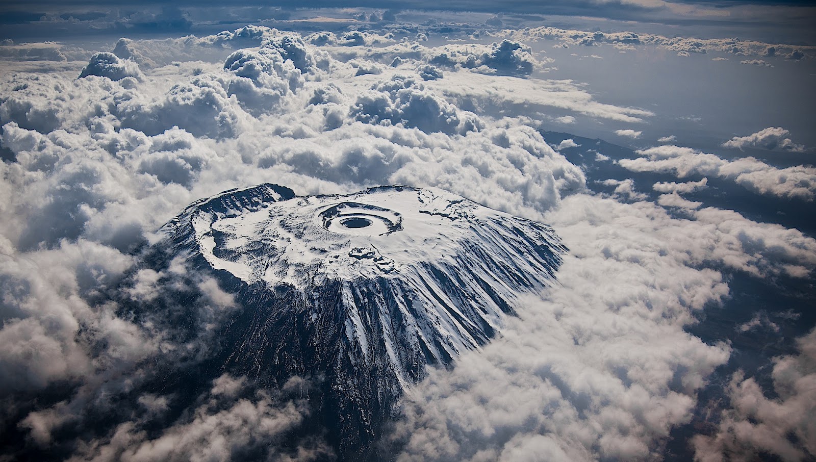 Vẻ đẹp mê hồn của đỉnh núi cao nhất châu Phi.