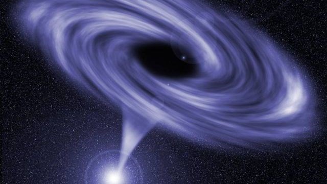 Lỗ đen ở cách xa chân trời sự kiện (event horizon). Chân trời sự kiện là biên phía trong của không-thời gian gần một điểm kỳ dị, tất cả các loại vật chất nếu nằm dưới giới hạn này kể cả các sóng điện từ (kể cả ánh sáng) đều không thể vượt ra ngoài để đến với người quan sát. 