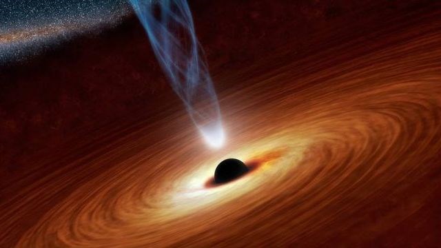 Lỗ đen không phải hình ống khói, mà là hình cầu. Trong hầu hết các sách giáo khoa, người ta miêu tả hố đen trông giống như ống khói. Nguyên nhân là do nó được miêu tả nhìn từ quan điểm của giếng trọng lực. Trong thực tế, lỗ đen có hình cầu. 