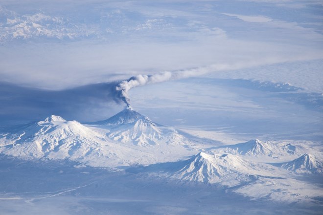 Núi lửa Kliuchevskoi trên bán đảo Kamchatka ở Nga