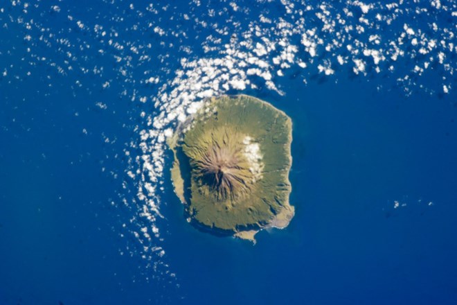 Đảo Tristan da Cunha, nằm ​​ở phía nam Đại Tây Dương