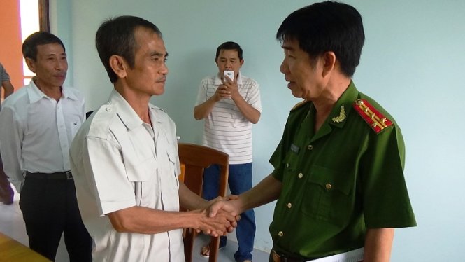 Đại tá Phạm Thật chúc mừng ‘người tù hai thế kỷ’ đã được minh oan trong vụ án Huỳnh Văn Nén