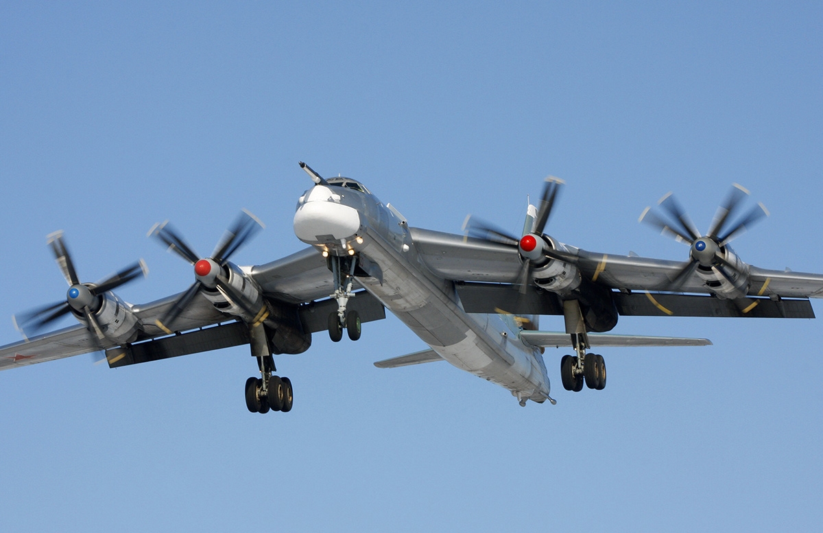 Tu-95MS là loại máy bay ném bom chiến lược động cơ cánh quạt do Cục Thiết kế Tupolev nghiên cứu thiết kế từ những năm 1950.