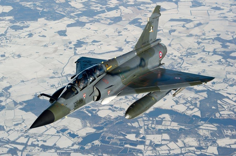 Mirage 2000N được đánh giá là phương tiện nòng cốt trong lực lượng hạt nhân chiến thuật trên đất liền của Pháp. Nó có thể đạt tốc độ bay tối đa 2.338km/h, bán kính chiến đấu 1.500km với một động cơ SNECMA M53-P2.