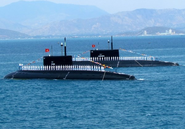 Đôi tàu ngầm kilo 182 – Hà Nội và 183 –TP HCM.