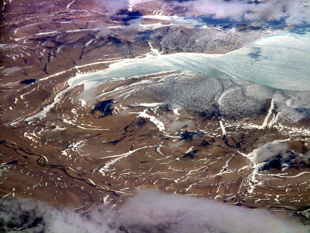 Đảo Devon, Canada: Hòn đảo không người lớn nhất trên thế giới này nằm tại vịnh Baffin, vùng Qikiqtaaluk, lãnh thổ Nunavut, Canada, nơi đây còn được mệnh danh “sao Hỏa trên Trái Đất” với những đặc điểm địa hình tương tự hành tinh Đỏ.