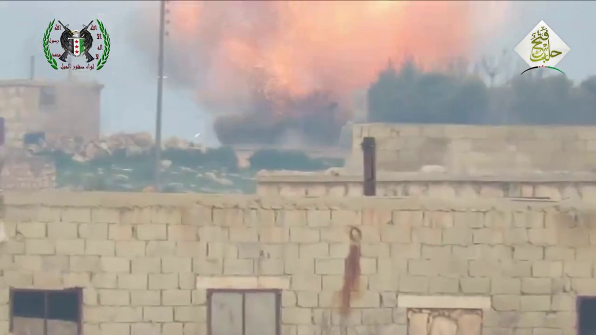 Ảnh cắt từ video cảnh tên lửa TOW tấn công xe tăng T-90 ở Syria