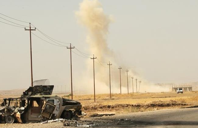 Hiện trường một xe bom nổ ở Baghdad - hành động tàn sát mới của ISIS. Ảnh AFP