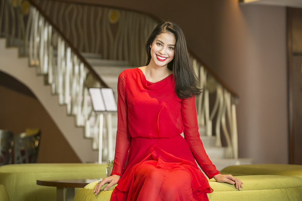 Cô là đại diện xuất sắc nhất của Việt Nam được kì vọng trong Hoa hậu Hoàn Vũ Thế giới 2015