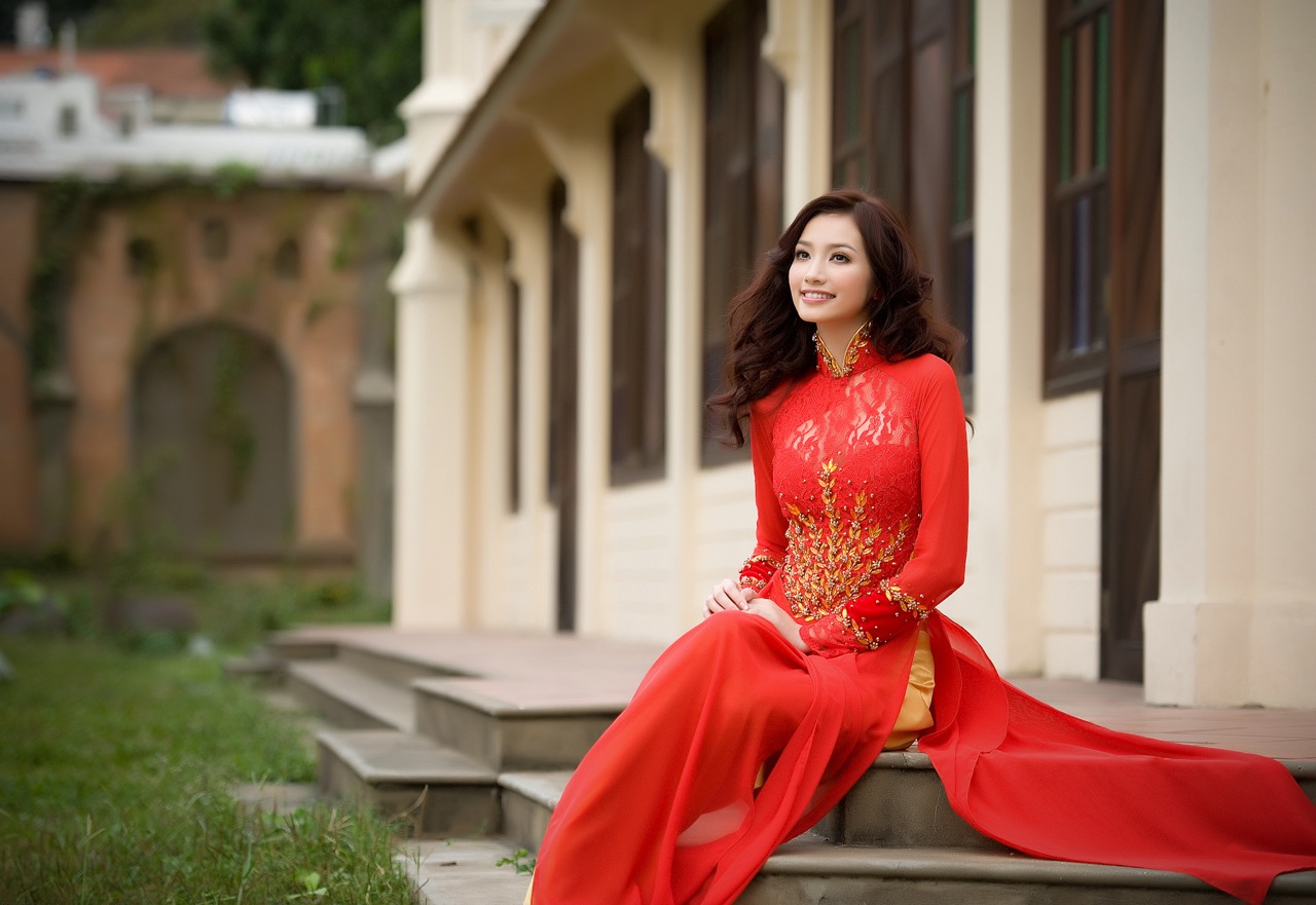 Trúc Diễm sở hữu vẻ đẹp đậm chất Á đông và là niềm tự hào của nhan sắc Việt