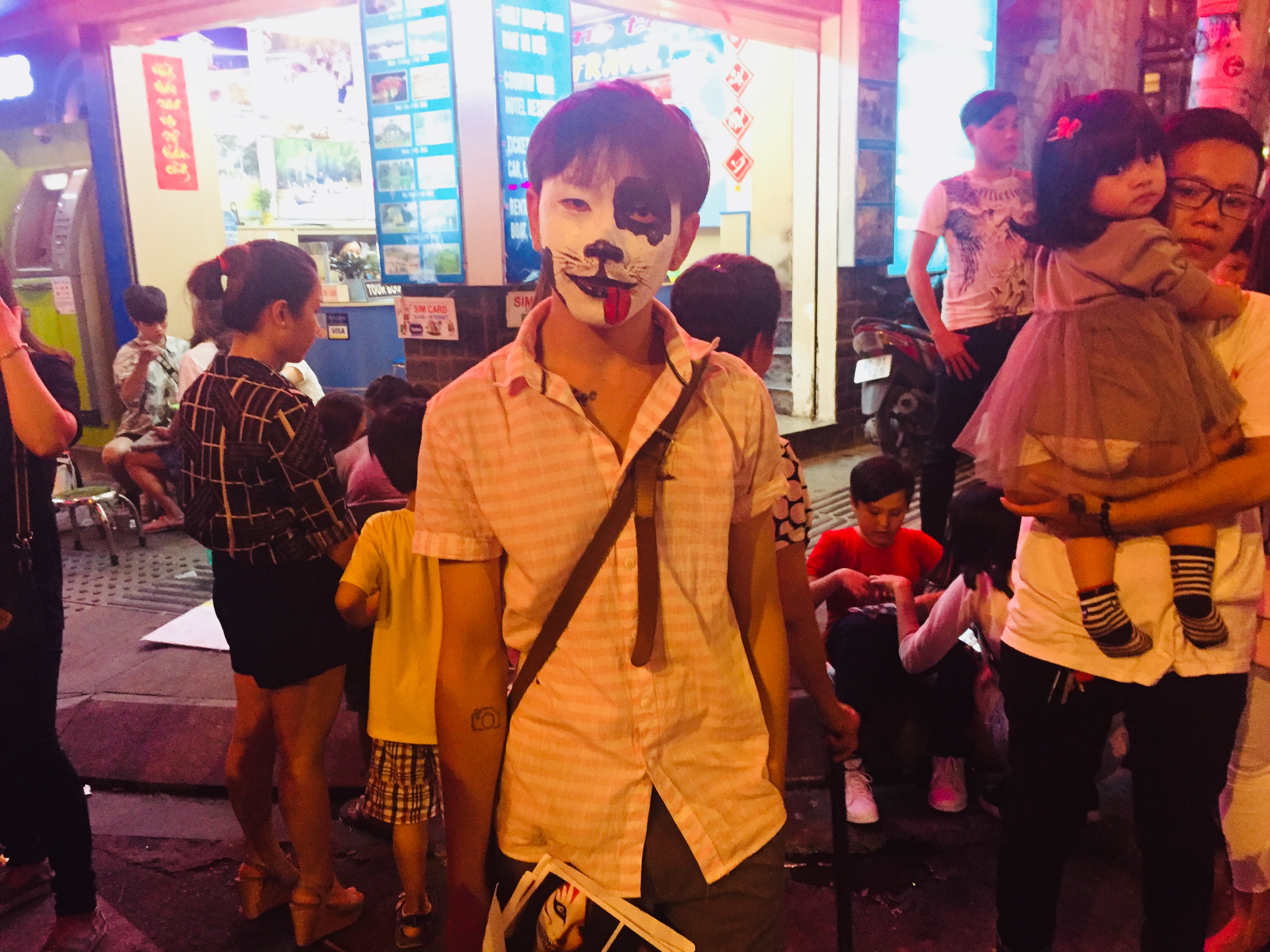 Lễ hội Halloween: Giới trẻ Sài thành tranh thủ kiếm bộn tiền tại phố Tây – Bùi Viện - Ảnh 8.