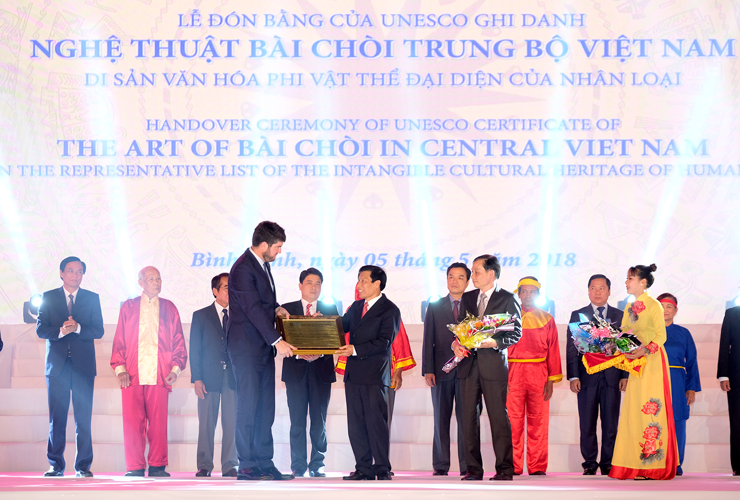 Thủ tướng Nguyễn Xuân Phúc: 'Cái gì thuộc cộng đồng sẽ trả về cho cộng đồng' Thủ tướng Nguyễn Xuân Phúc: 'Cái gì thuộc cộng đồng sẽ trả về cho cộng đồng'