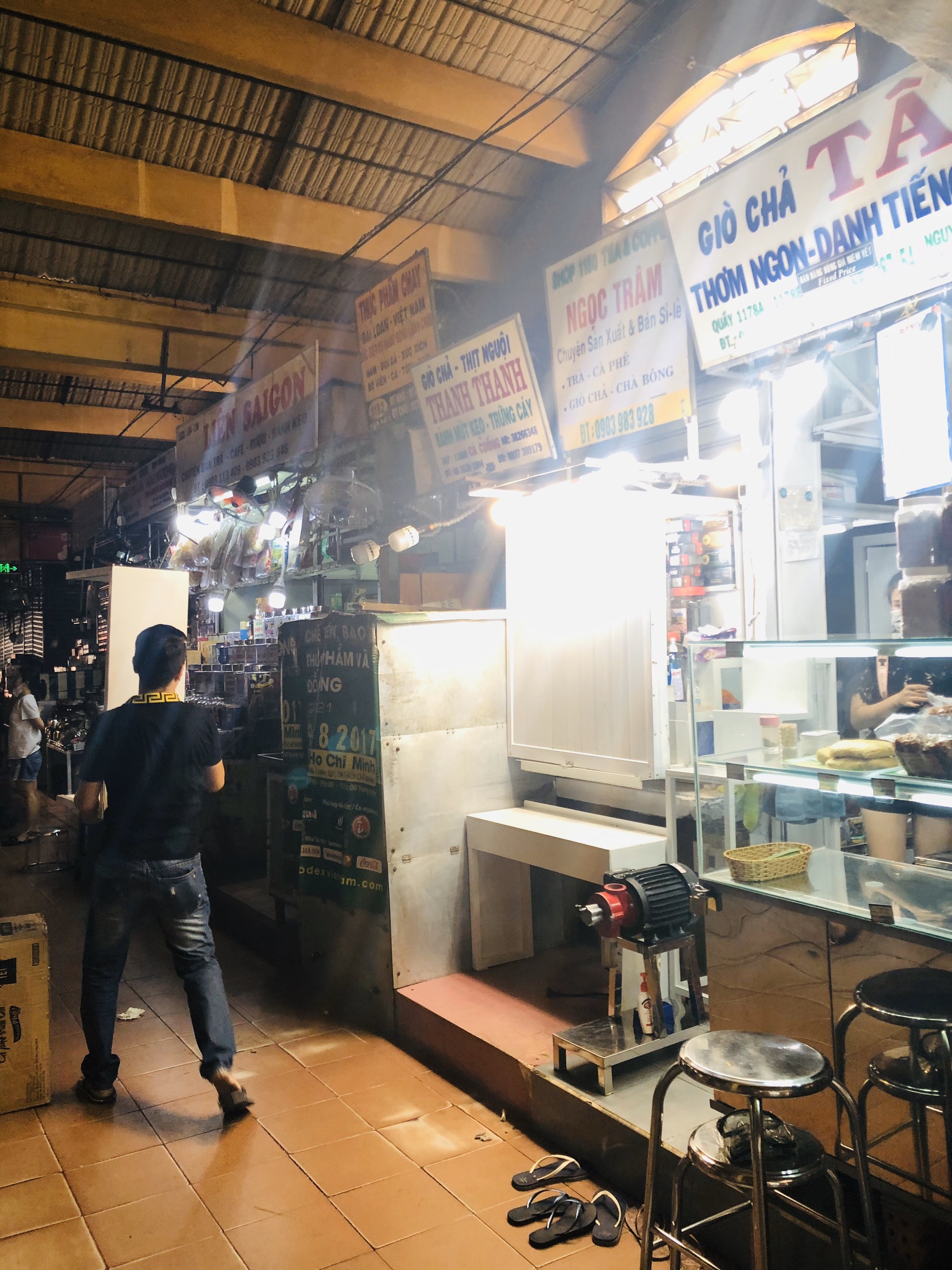Cảnh tượng đìu hiu chưa từng thấy tại khu chợ sầm uất nhất Sài Gòn Cảnh tượng đìu hiu chưa từng thấy tại khu chợ sầm uất nhất Sài Gòn