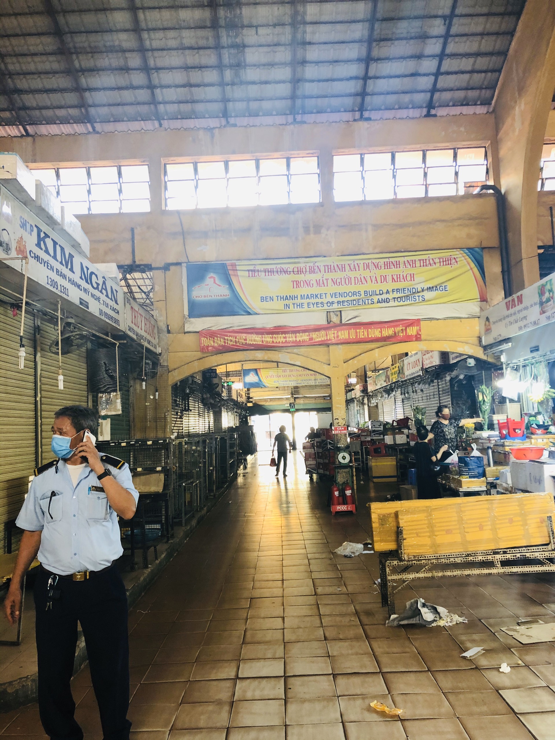Cảnh tượng đìu hiu chưa từng thấy tại khu chợ sầm uất nhất Sài Gòn Cảnh tượng đìu hiu chưa từng thấy tại khu chợ sầm uất nhất Sài Gòn