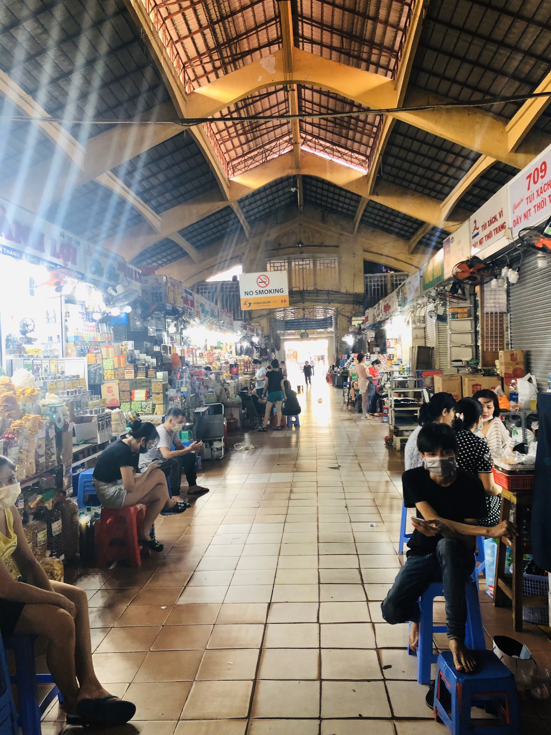 Cảnh tượng đìu hiu chưa từng thấy tại khu chợ sầm uất nhất Sài Gòn Cảnh tượng đìu hiu chưa từng thấy tại khu chợ sầm uất nhất Sài Gòn