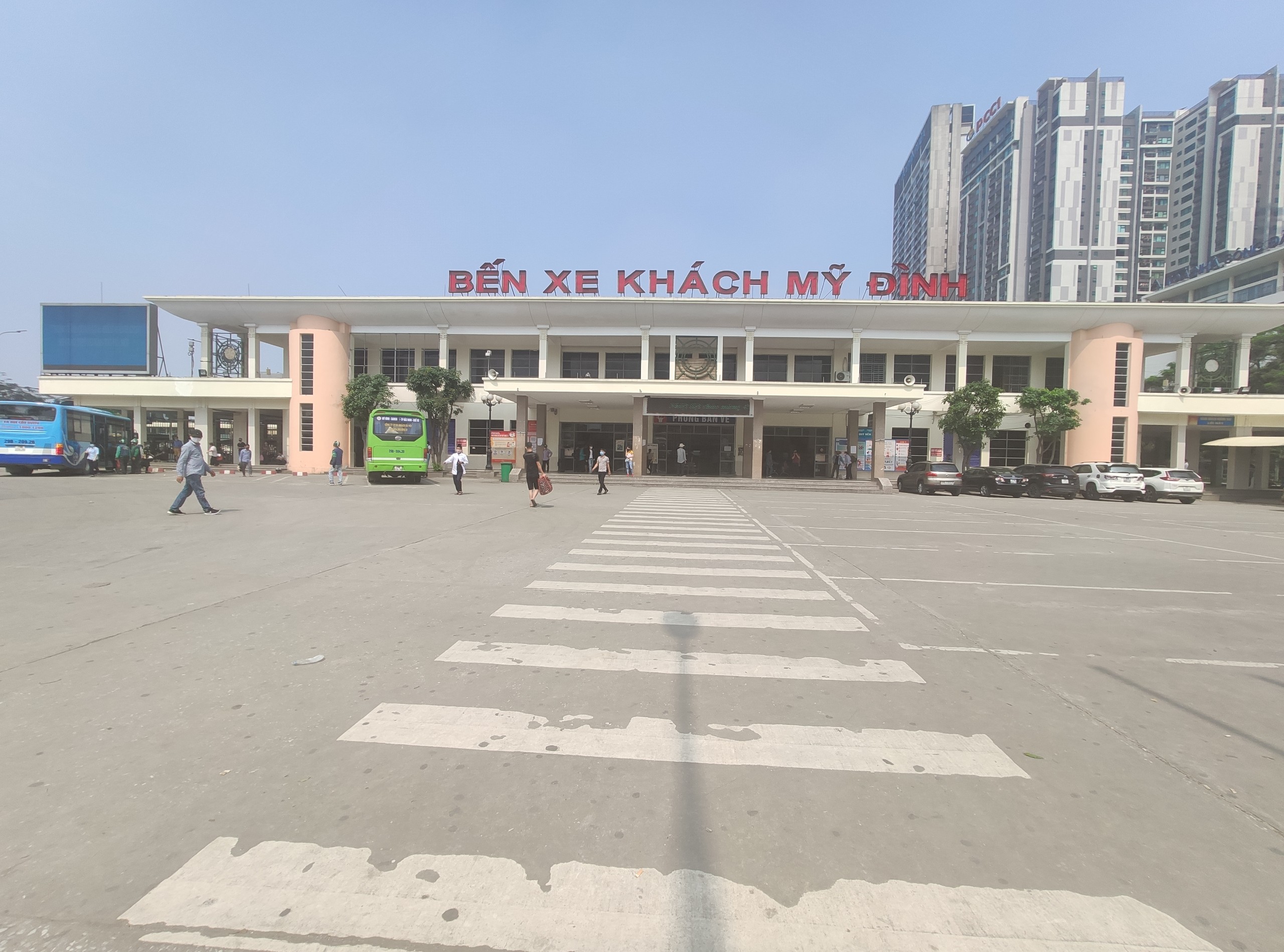 Bến xe, ga tàu tại Hà Nội vắng vẻ dù đã khôi phục toàn bộ các hoạt động 