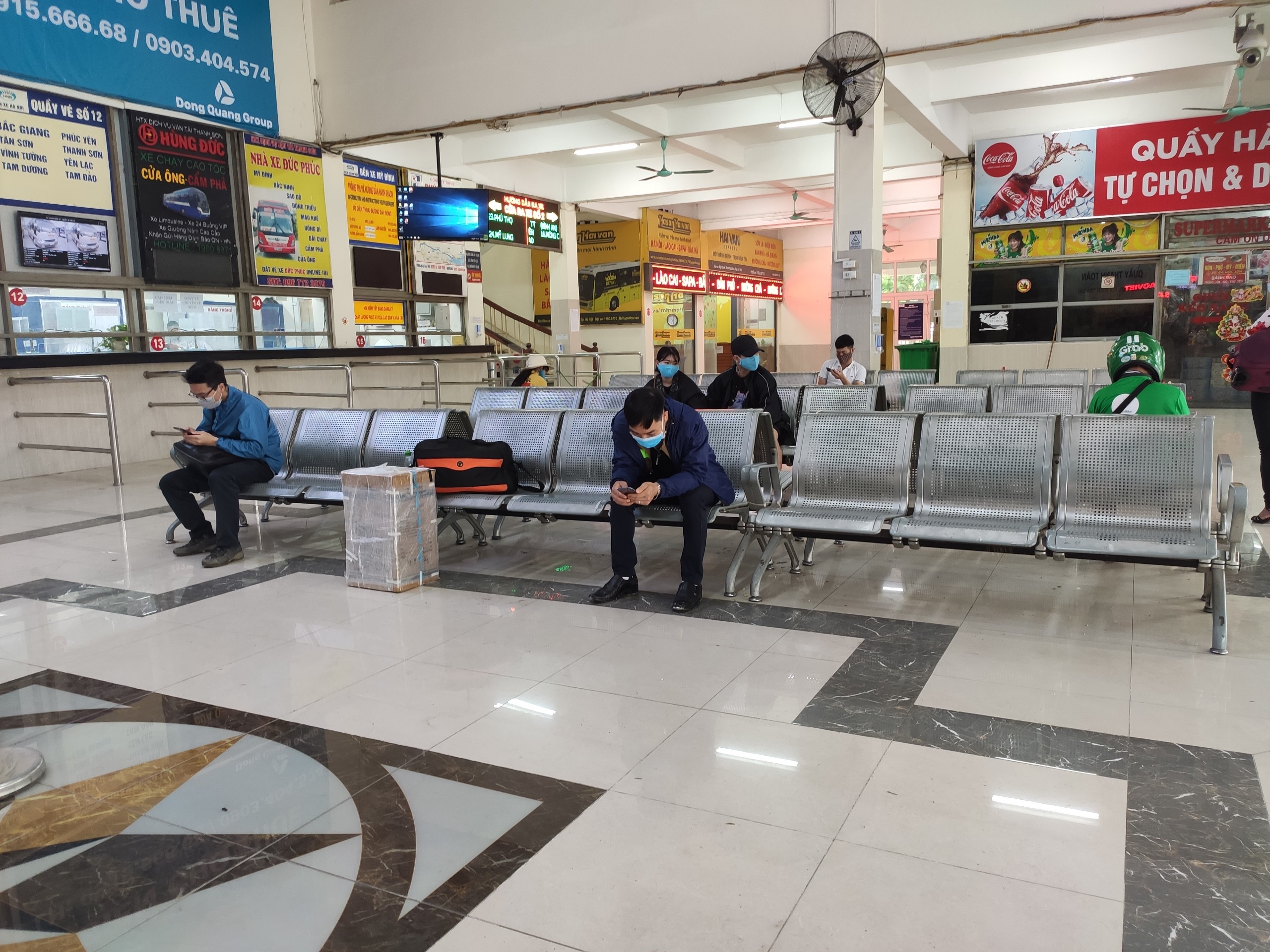 Bến xe, ga tàu tại Hà Nội vắng vẻ dù đã khôi phục toàn bộ các hoạt động 