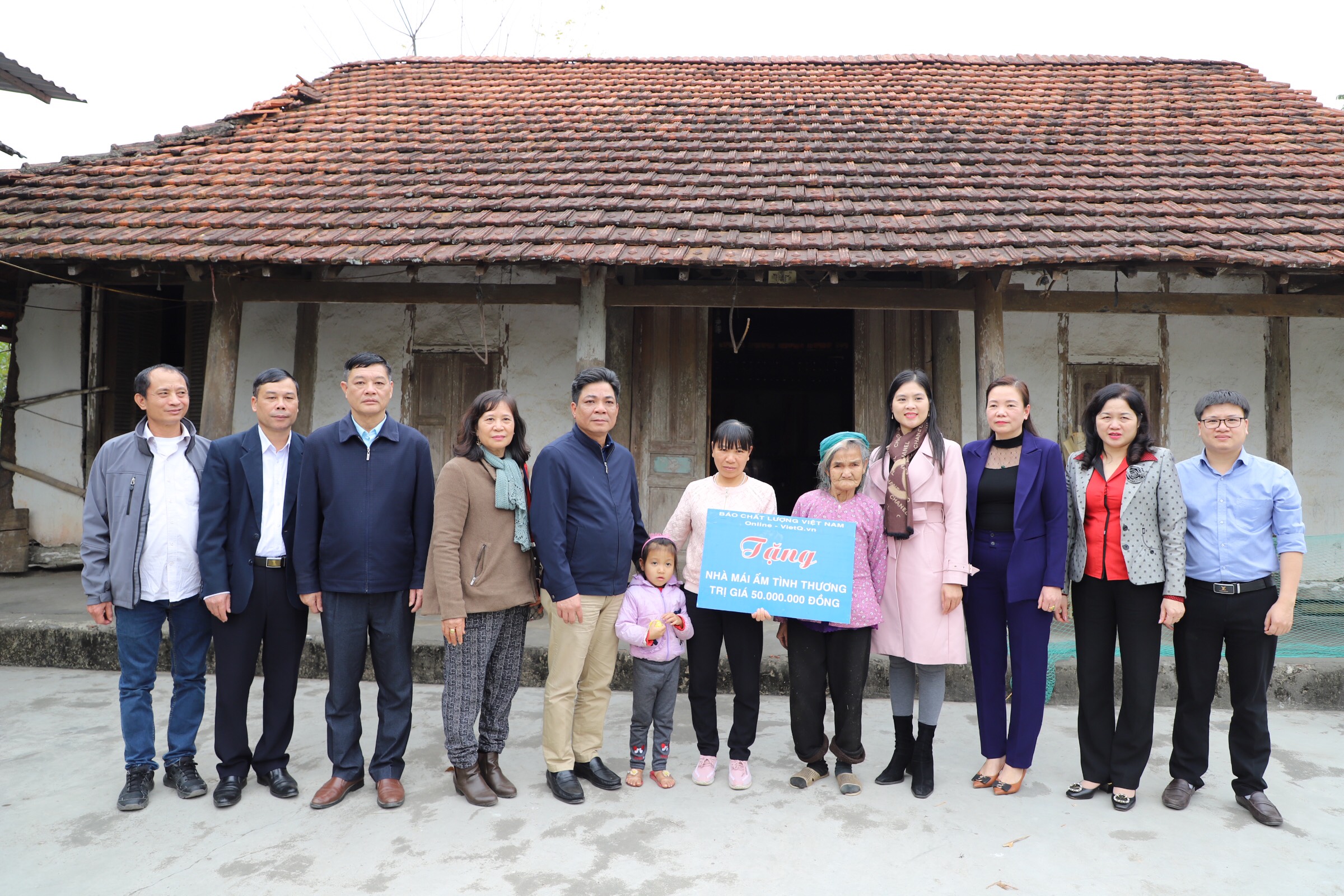 Chất lượng Việt Nam online cùng Hội LHPN Thái Nguyên khánh thành và bàn giao Nhà mái ấm tình thương 