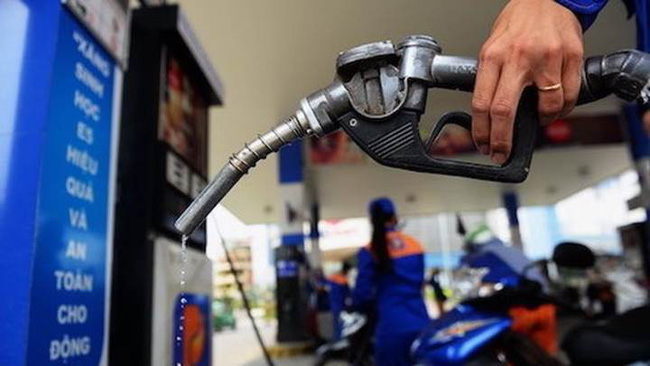 Giá xăng không tăng, giá dầu giảm nhẹ