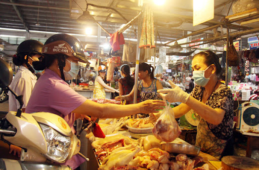 Gần 200 chợ truyền thống ở TP HCM hoạt động trở lại
