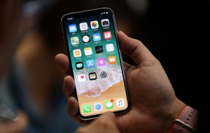 iPhone X giá từ 1.000 USD - bạn đang mua một chiếc Ferrari đắt tiền