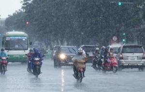 Cảnh báo mưa dông trên cả nước, biển động mạnh