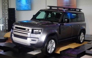 Có giá bán từ hơn 3,8 tỷ đồng, Land Rover Defender mới vừa ra mắt tại Việt Nam có gì hay?