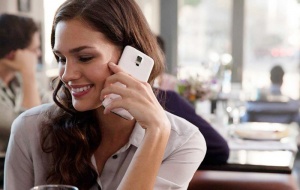 Thói quen tai hại khiến điện thoại nhanh hỏng, thủ thuật sử dụng luôn như mới