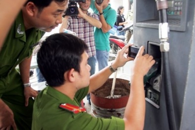 Xăng bẩn lọt ra thị trường: Khó xử lý vi phạm?