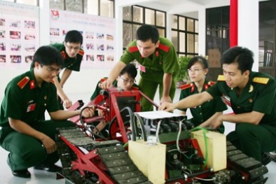 Vì sao trường quân đội khó thu hút nhân tài?