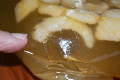 Bánh Oshi yoyo nghi có đỉa?