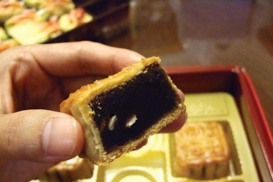 Bánh trung thu “ngập” giữa tin đồn