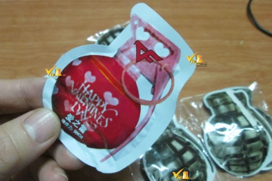 Đồ chơi Trung Quốc phát nổ bán tràn lan ngoài cổng trường Hà Nội
