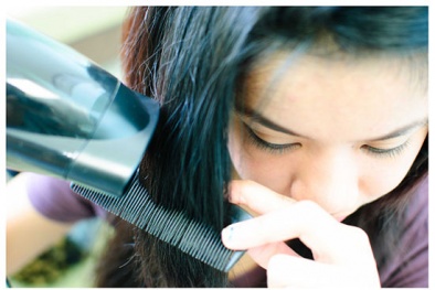 Những sai lầm nghiêm trọng khi dùng máy sấy tóc