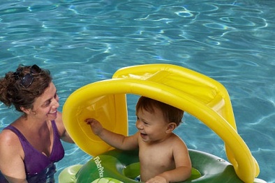 Đồ chơi tập bơi cho trẻ ngậm hóa chất độc hại