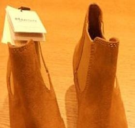 Giày Mango gây kích ứng da bị thu hồi
