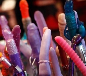 Chơi sex toy: Sướng thầm ôm bệnh!
