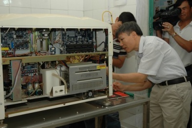 Vụ bệnh viện sử dụng máy xét nghiệm kém chất lượng: Công an Hà Nội điều tra được gì?