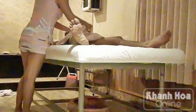 Lả lơi dịch vụ 'mát xa vua'