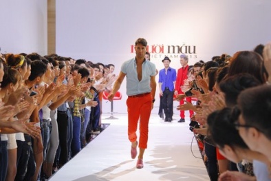 Đã mắt với cử chỉ 'uốn éo' của Chuyên gia đào tạo catwalk nổi tiếng đến từ Úc