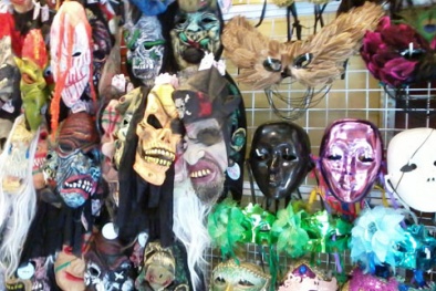 Hàng loạt phụ kiện Halloween nhiễm hóa chất độc hại