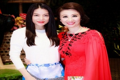 U50 Vũ Thúy Nga đọ sắc bên ‘Hương Ga’ Trương Ngọc Ánh