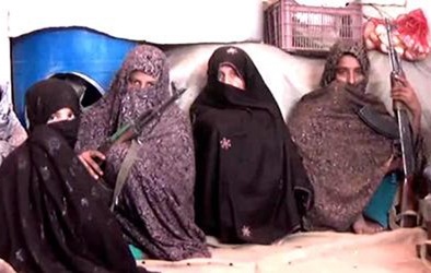 'Bà mẹ báo thù' nhặt súng của con giao chiến với Taliban