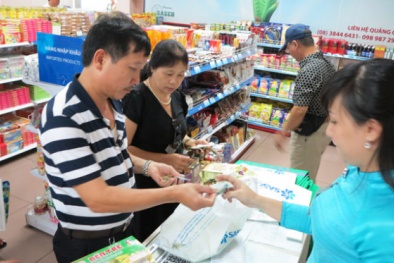 Quầy hàng bị đóng cửa vì bán bát mì tôm 100.000 đồng