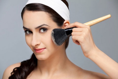 Trang điểm có thể gây mãn kinh sớm ở phụ nữ?