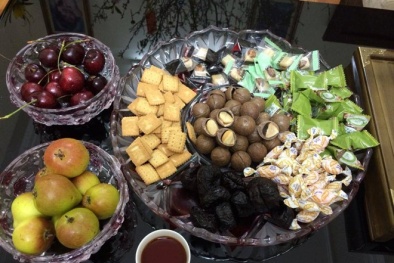 Dân nhà giàu chi tiền triệu mua hạt mắc ca - đặc sản mới lạ về ăn 3 ngày Tết
