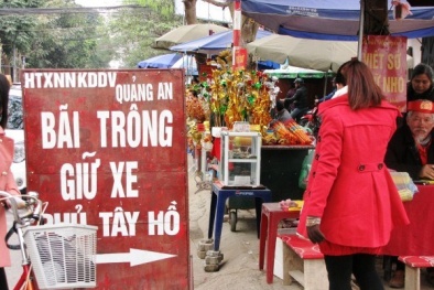 Đầu xuân, bãi gửi xe quanh đền chùa được dịp 'chém'